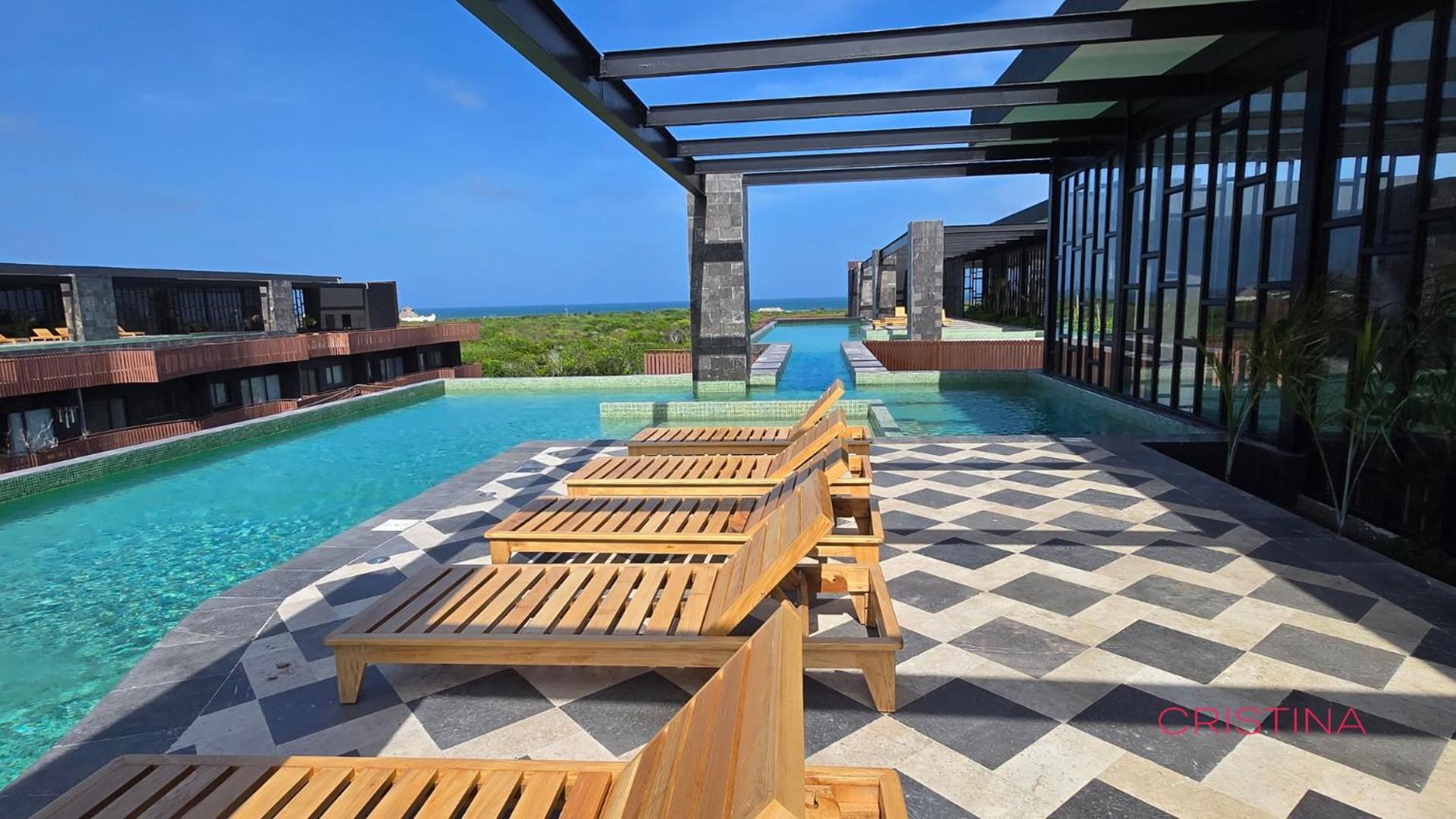 With Private Jacuzzi, Rooftop Pools & Free Club Appartement