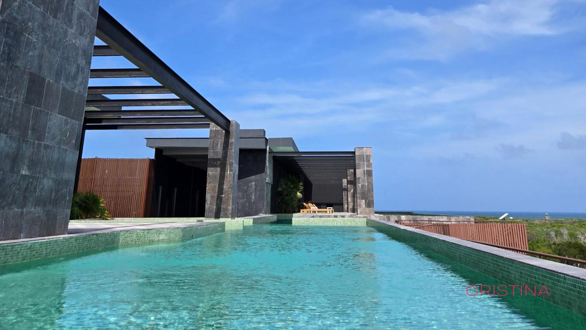 With Private Jacuzzi, Rooftop Pools & Free Club *