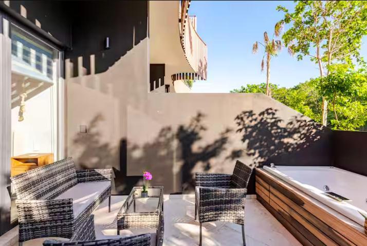 Apartment With Private Jacuzzi & Free Beach Club Apartment